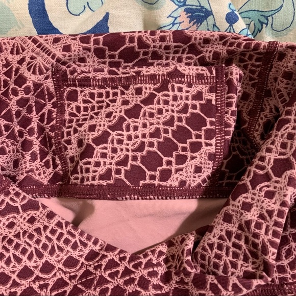 Fabletics Define High Waisted Maroon Patterned Leggings - Picture 6 of 6